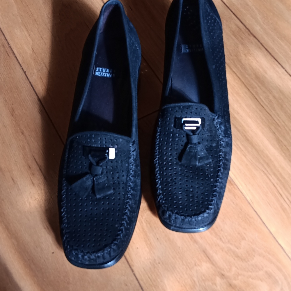 Like New! Stuart Weitzman Black Textured shoe sz 7.5 N